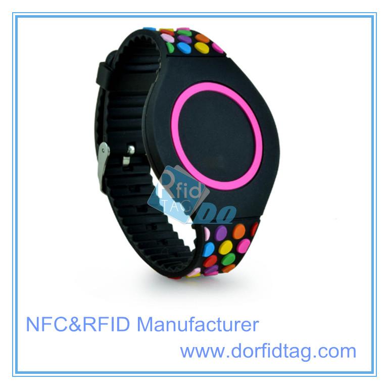Personalized Logo Printing 13.56MHz Ntag213 NFC Fitness Silicone Bracelet